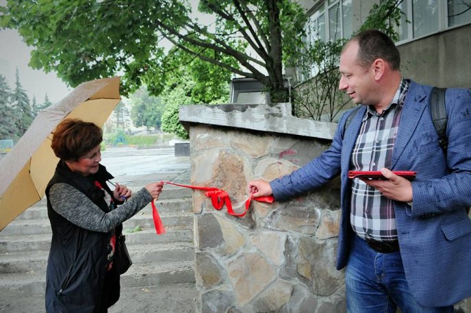 В Ужгороді відкрили нову міні-скульптуру, присвячену зв’язку – 01