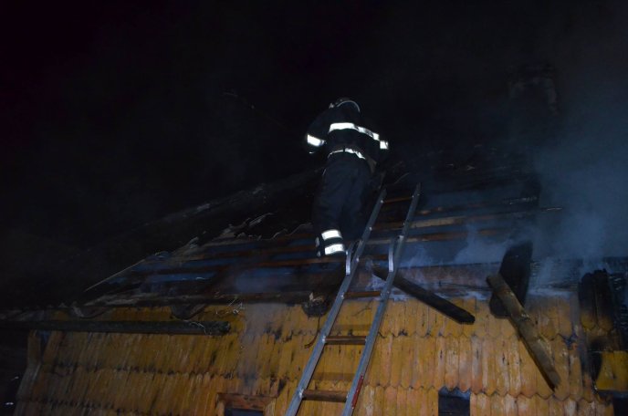 У Воловецькому районі згорів житловий будинок: загинув власник дому – 01