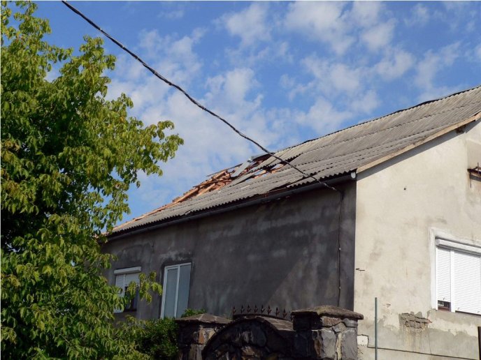 Одним із сіл Мукачівського району пронеслась страшна негода: фото наслідків – 05