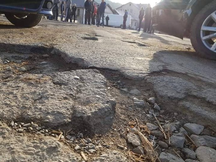 Сьогодні вранці закарпатці перекривали дорогу на Хустщині – 03