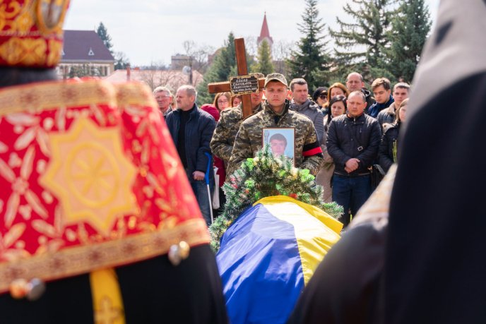 В Ужгороді поховали загиблого на війні Героя – 03