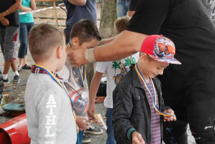 В Ужгороді під дощем змагались силачі – 15 В Ужгороді під дощем змагались силачі – 15