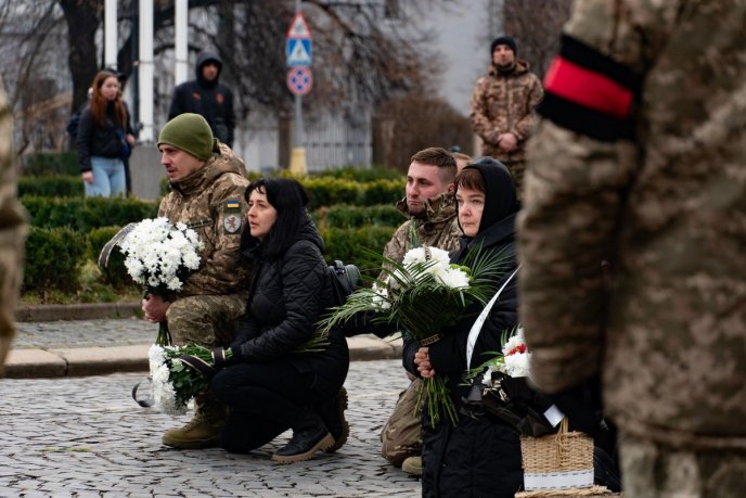 В області поховали військового, який загинув, рятуючи побратимів – 07