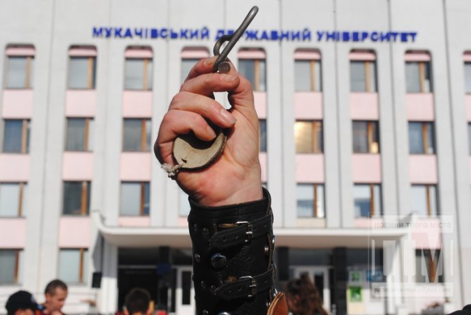 Сергій Вінер разом з вихованцями продемонстували мукачівським велосипедистам власні трюки (ФОТО) – 11 Сергій Вінер разом з вихованцями продемонстували мукачівським велосипедистам власні трюки (ФОТО) – 11