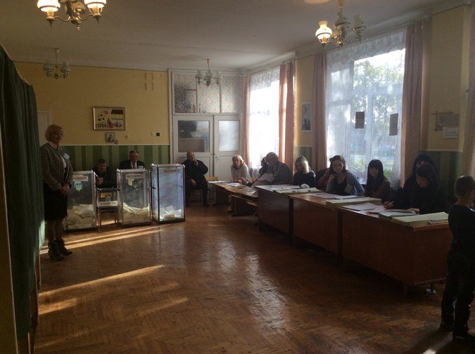 Мукачівські роми не йдуть голосувати на парламентських виборах (ФОТО) – 01 Мукачівські роми не йдуть голосувати на парламентських виборах (ФОТО) – 01