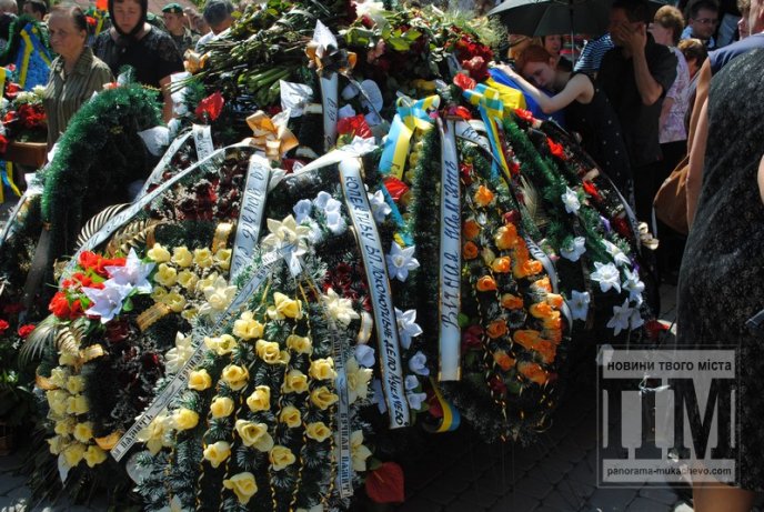 "Герої не вмирають!"У Мукачеві попрощалися з Вільгельмом Штольцелем, полеглим під Зеленопіллям (ФОТО) – 10