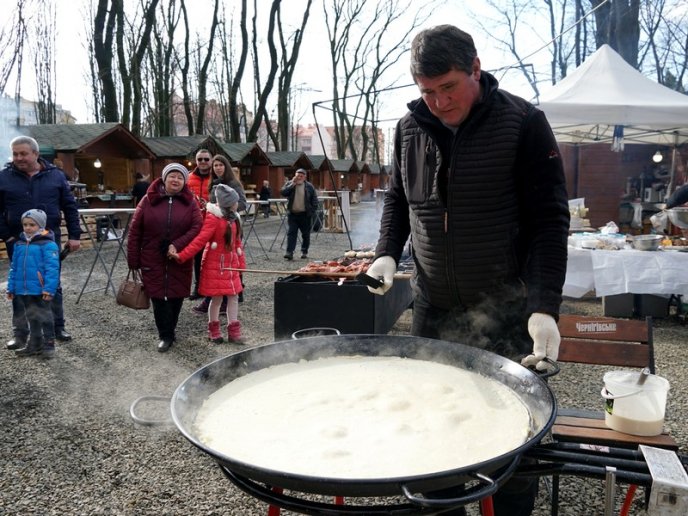 Фестиваль млинців в Ужгороді: чим цьогоріч дивують гостей – 18
