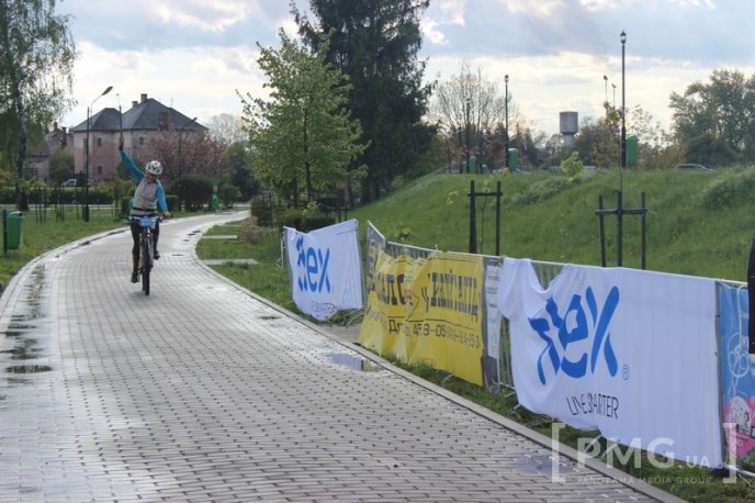 У парку "Перемога" у Мукачеві нагородили учасників МТБ-марафону "Три замки Закарпаття" – 08