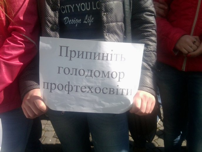 Сесія Мукачівської міської ради проходить під вигуки "Ганьба" та "Депутати для народу" – 02