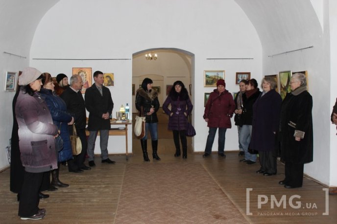 У замку "Паланок" відкрили виставку робіт художнього об’єднання "Райдуга" – 01