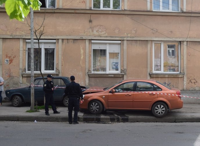 Нові деталі ДТП в Ужгороді: іномарка збила стовп – 04