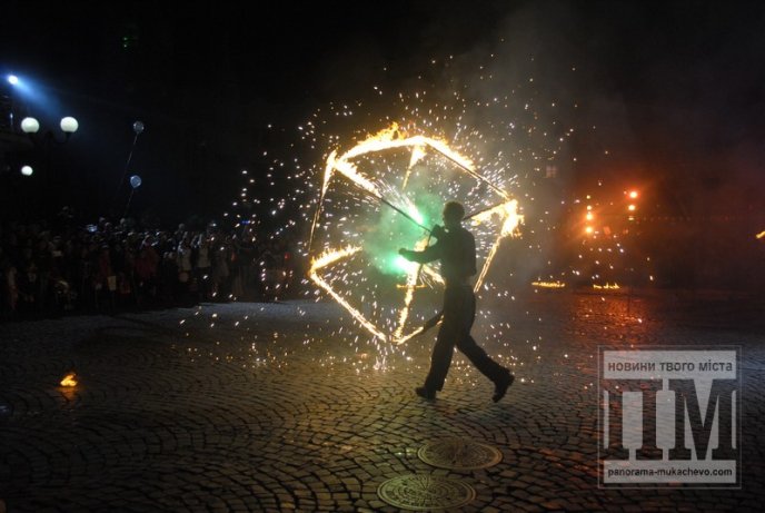 У Мукачеві відзначили День святого Мартина яскравим вогняним шоу (ФОТОРЕПОРТАЖ) – 37