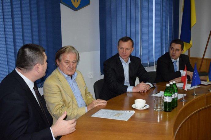 Мер Ужгорода зустрівся з представником віденської компанії, яка працює над створенням сміттєперобних спалювальних заводів – 04