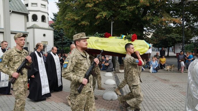 Поховали 35-річного закарпатця, який загинув на війні – 05