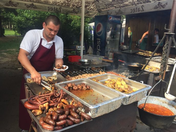 У Мукачеві визначили переможця третього фестивалю «Огинь і мнясо» – 05