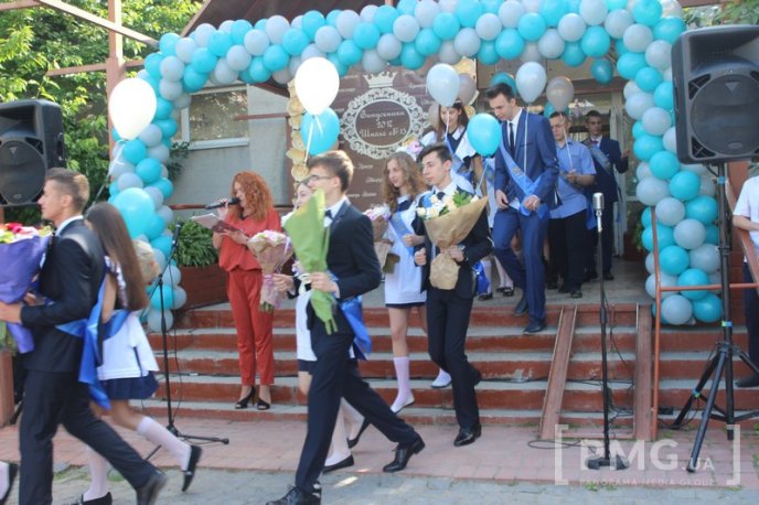 Свято останнього дзвоника відзначили у Мукачівській ЗОШ №13 – 13