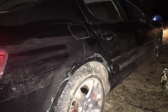 Нахабне викрадення автомобіля: чоловік накинувся на водія і заволодів машиною – 02