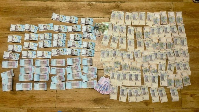 Заробляли більше 300 000 гривень в місяць: на Закарпатті затримали п’ятьох наркоторговців – 01 Заробляли більше 300 000 гривень в місяць: на Закарпатті затримали п’ятьох наркоторговців – 01