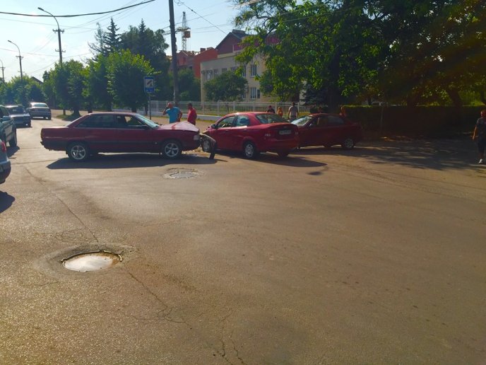 В Ужгороді сталося потрійне ДТП – 03