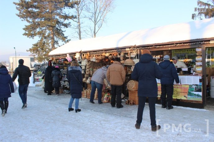 Сьогодні у Мукачеві стартував фестиваль "Червене вино" – 16