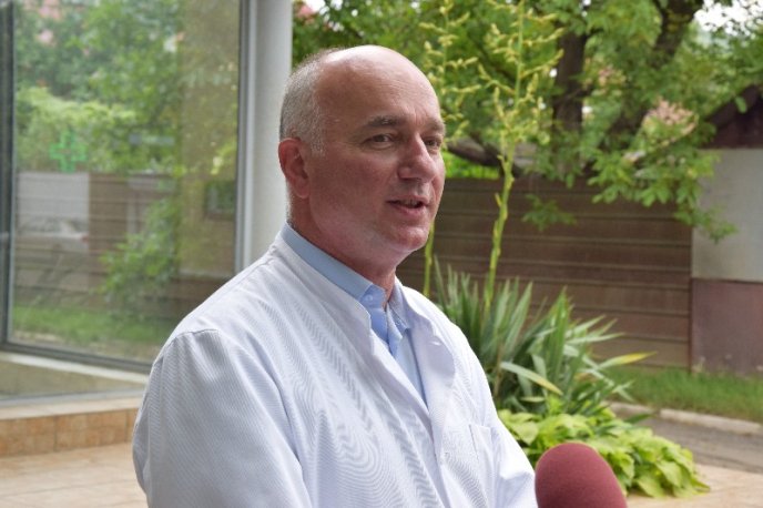 Команда “Слуги народу” передала апарат ШВЛ у Свалявську районну центральну лікарню – 12