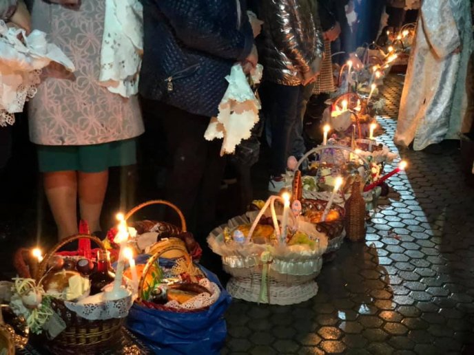 Як освячували пасхальні кошики у Мукачівському кафедральному соборі Почаївської ікони Божої Матері – 03 Як освячували пасхальні кошики у Мукачівському кафедральному соборі Почаївської ікони Божої Матері – 03