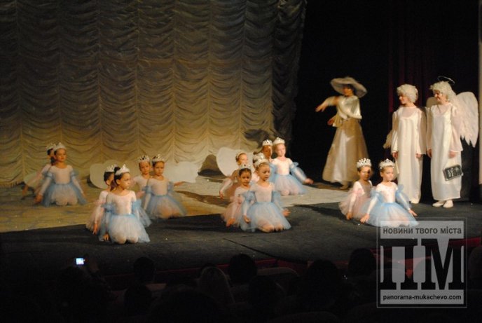В Мукачеві відбулась новорічна вистава (ФОТО) – 04