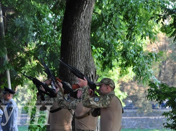 В Ужгороді вшановували пам’ять загиблих правоохоронців – 09