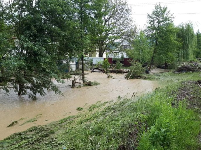 Зруйновано 4 мости, підтоплено 40 дворогосподарств: негода накоїла лиха у селі на Іршавщині – 13