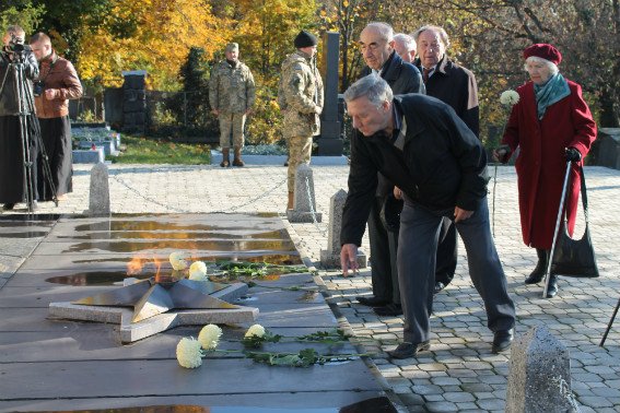 На Закарпатті урочисто відзначають День визволення України та краю від німецько-фашистських загарбників – 05