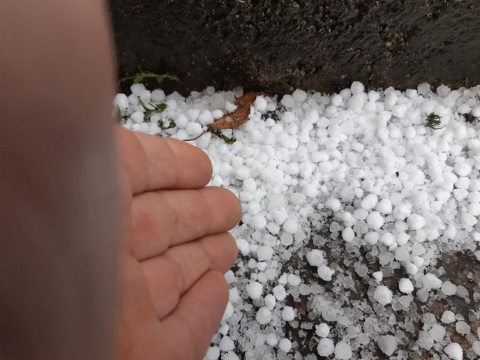 На Закарпатті сьогодні випав град – 02