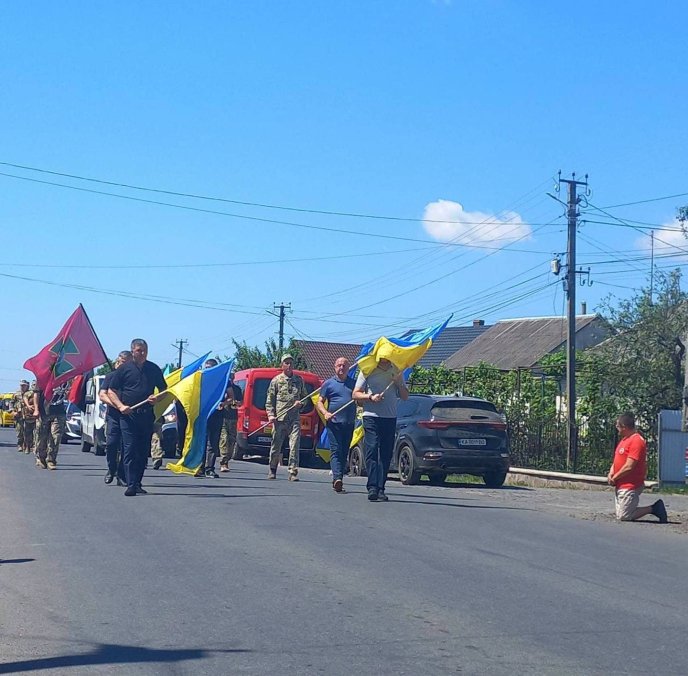 У Чинадієві поховали загиблого на війні захисника – 01