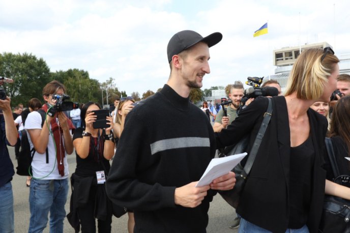 Історичні фото: як зустрічали полонених вдома – 03