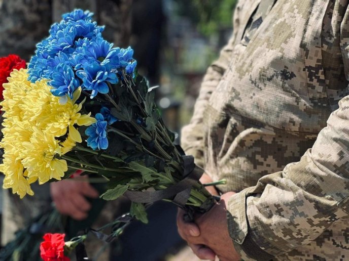 У Мукачеві поховали 25-річного Героя – 07