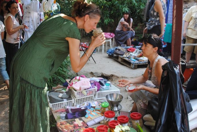 В Ужгороді проходить благодійна "Міська барахолка" – 04