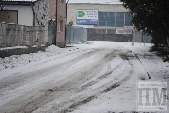 У Мукачеві сніг прибирають лише в центрі (ФОТОРЕПОРТАЖ)  – 04