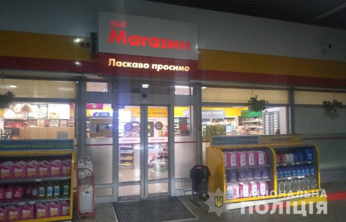 У Мукачеві на автозаправці пограбували чоловіка – 03