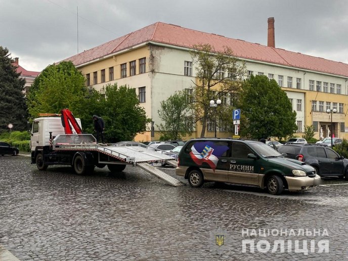 Поліція затримала чоловіка, який підпалив автівку під будівлею ОДА – 04