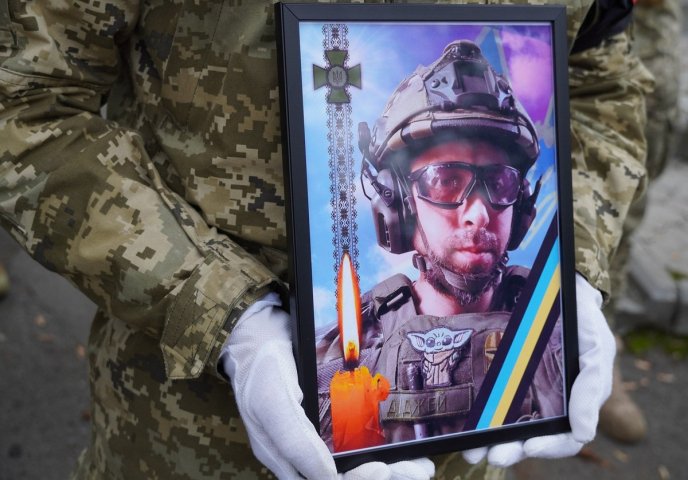 На Закарпатті попрощались із Героєм, який захищав Україну з початку повномасштабного вторгнення – 01 На Закарпатті попрощались із Героєм, який захищав Україну з початку повномасштабного вторгнення – 01