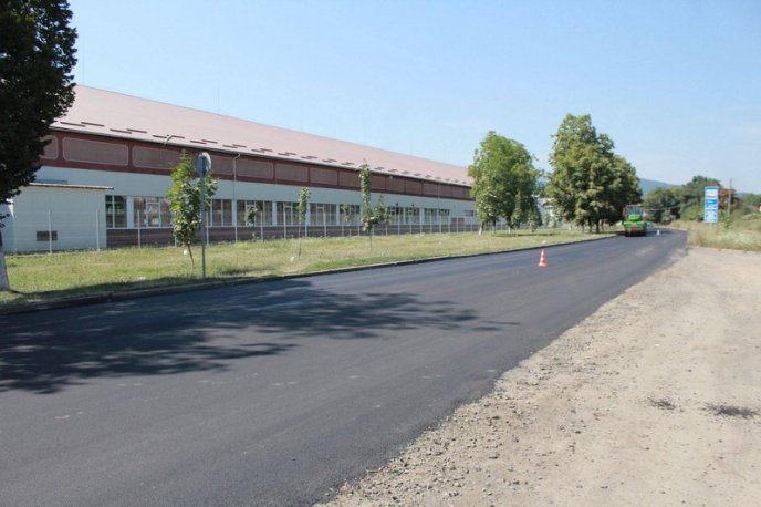 Проводиться асфальтування вулиці Свято-Михайлівська у Мукачеві – 06