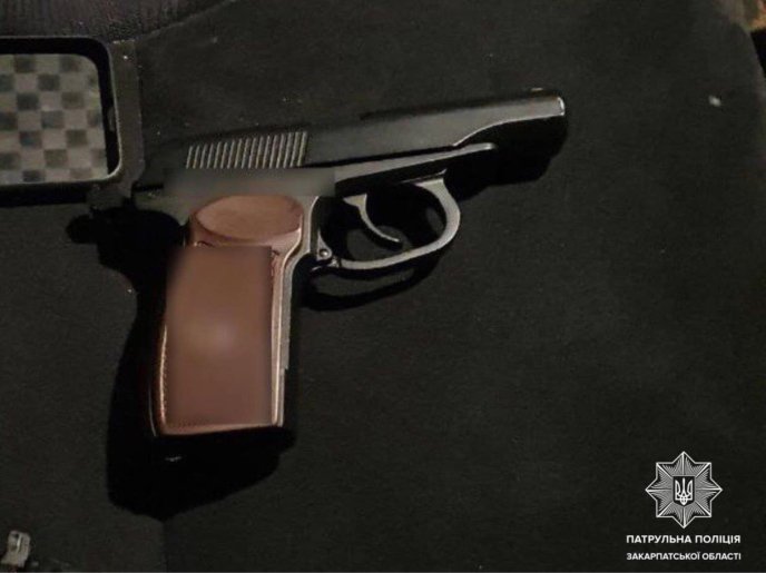 Вулицями міста роз’їжджали чоловіки зі зброєю – 02