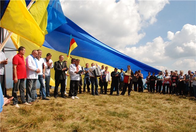 Голова Мукачівської РДА взяв участь у сходженні на полонину Кук та піднятті на ній державного прапору (ФОТО) – 02