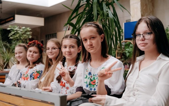 В Угорщині відкрили першу державну двомовну школу для українських дітей – 03