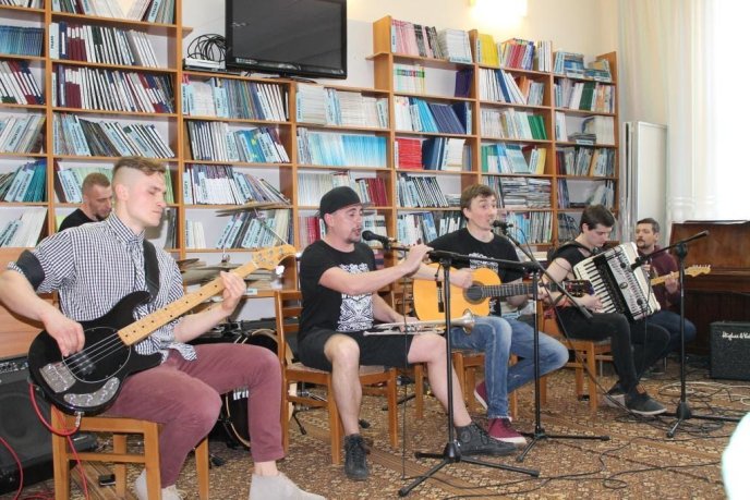 Гостем перших "Літературних гарадичів" став фронтмен відомого закарпатського гурту – 01