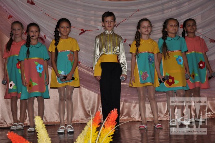 У міському Будинку школярів вітали ветеранів педагогічної ниви (ФОТО) – 12