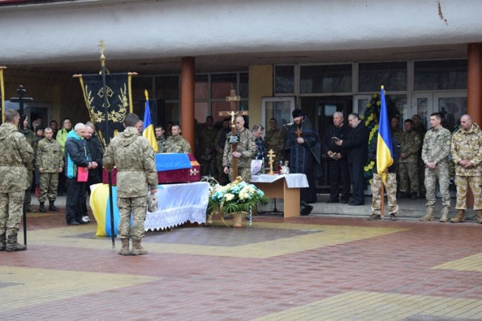 Сьогодні поховали закарпатця, який загинув у зоні АТО – 03