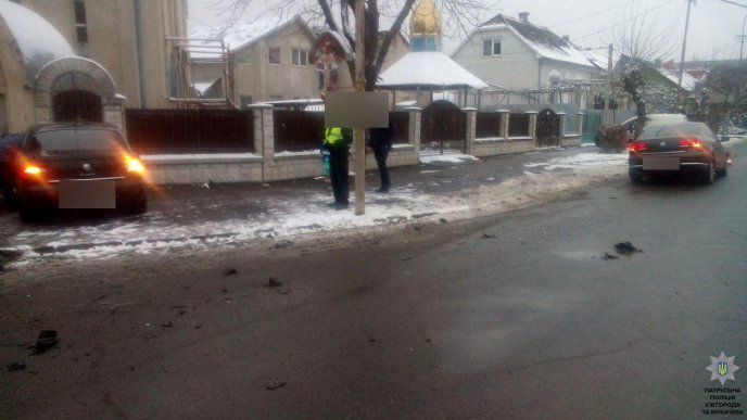 В Ужгороді зіткнулись "Фольксваген" та "Шкода" – 03