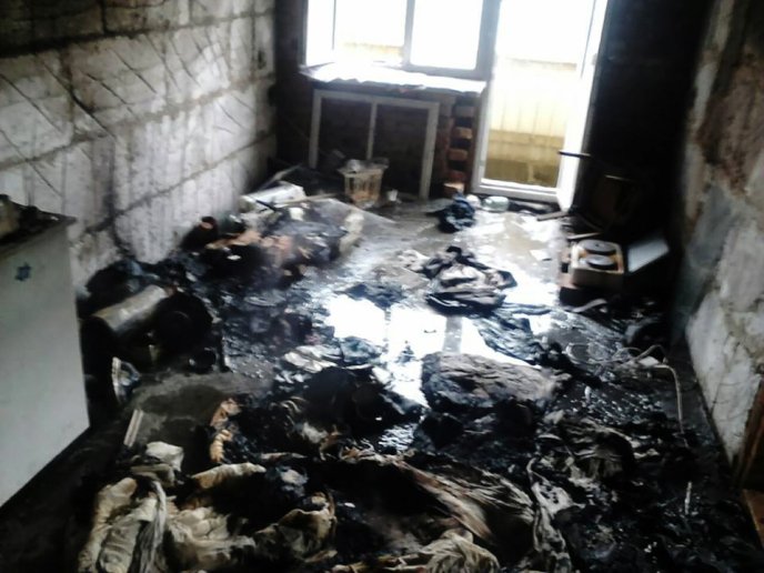 У Сваляві під час гасіння пожежі в квартирі рятувальники евакуювали 8 осіб – 04