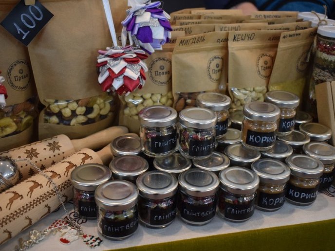 В Ужгороді триває "Закарпатський фестиваль пряників" – 29