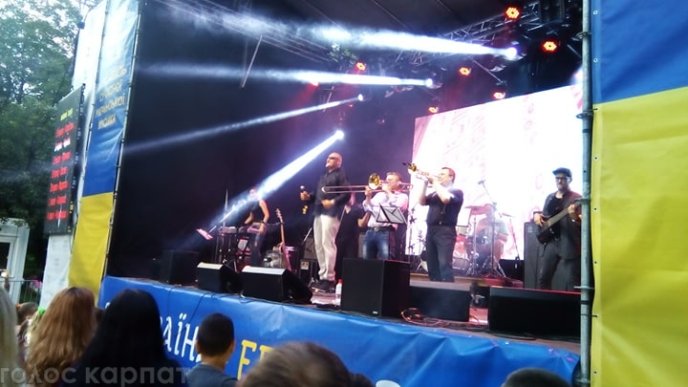 Як пройшов концерт у Мукачеві: фото та відео з парку Перемоги – 03